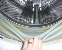 Як позбутися запаху з пральної машинки-автомат і запобігти його появі